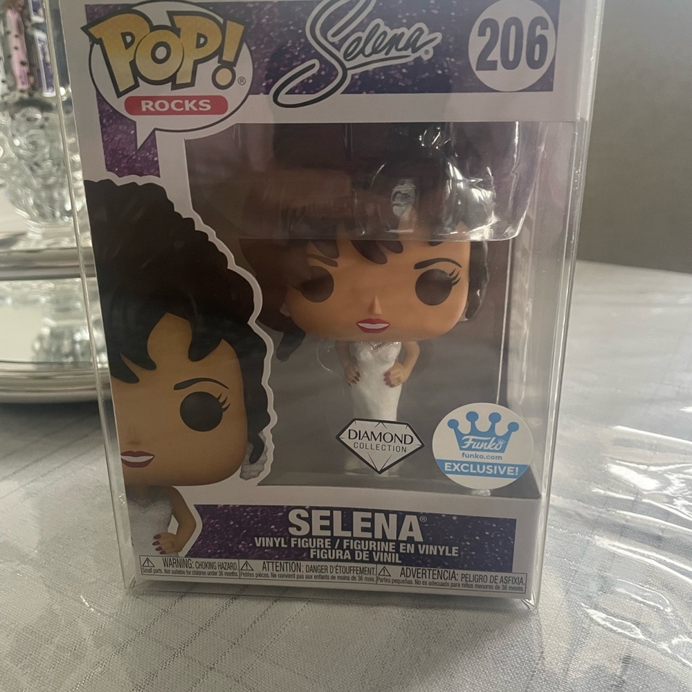 Funko Pop Rocks Selena In White Outfit